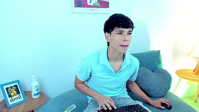 Snapshot of jacob_colliins chatting on May 28, 2:53 am jacob colliins online show from May 28, 2:53 am