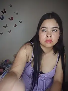 Snapshot of MiiaHott_W chatting on May 24, 3:06 pm MiiaHott W online show from May 24, 3:06 pm