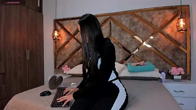 Snapshot of Tink_fox chatting on May 11, 4:18 am Tink fox online show from May 11, 4:18 am