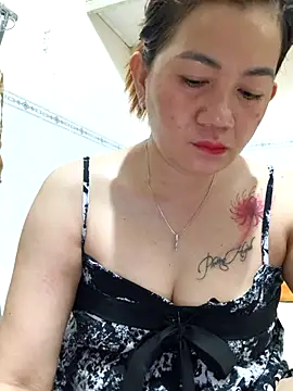 Snapshot of Forever_model chatting on May 8, 9:42 pm Forever model online show from May 8, 9:42 pm