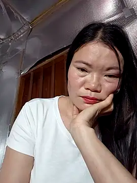 Snapshot of -Trici- chatting on May 15, 7:32 pm -Trici- online show from May 15, 7:32 pm