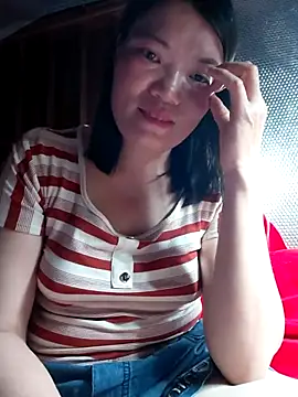 Snapshot of -Trici- chatting on May 18, 6:14 pm -Trici- online show from May 18, 6:14 pm