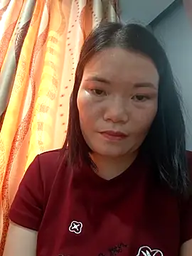 Snapshot of -Trici- chatting on May 20, 7:14 am -Trici- online show from May 20, 7:14 am