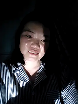 Snapshot of -Trici- chatting on May 22, 8:25 pm -Trici- online show from May 22, 8:25 pm