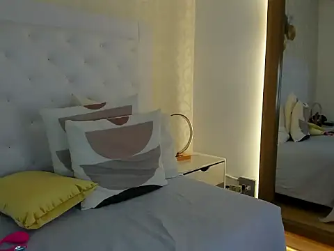 candy eyes  online show from May 21, 3:24 am