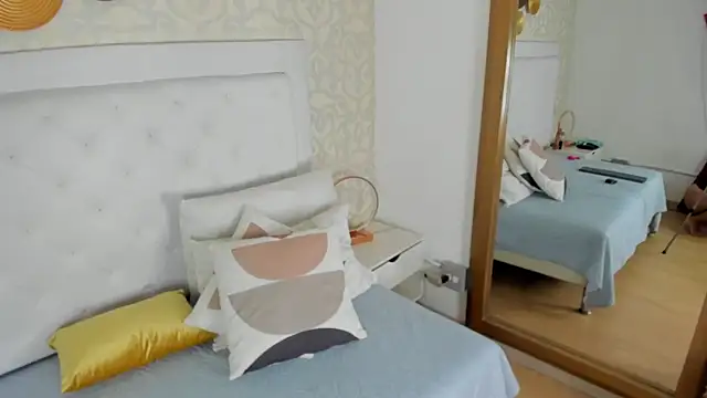 candy eyes  online show from May 22, 2:51 am