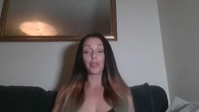 LouiseLovell online show from June 11, 10:19 pm