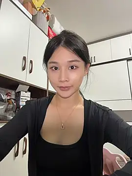 cuteluky18 online show from May 23, 1:37 pm