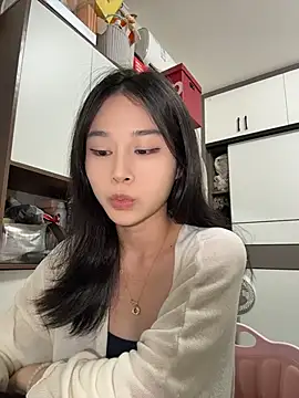 cuteluky18 online show from May 25, 1:50 pm