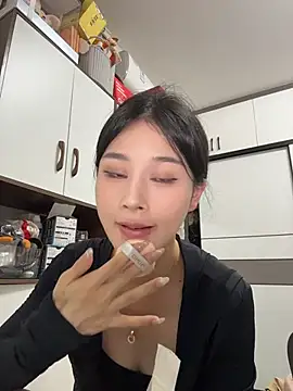 cuteluky18 online show from May 30, 1:52 pm