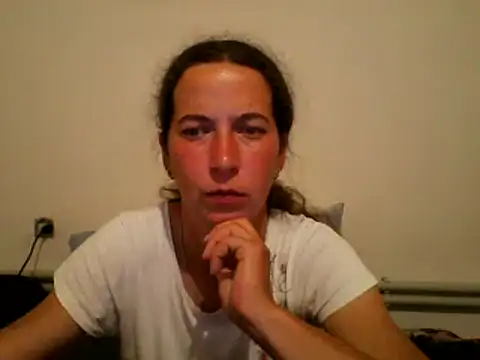 Snapshot of DanicaFey chatting on July 14, 6:13 pm DanicaFey online show from July 14, 6:13 pm