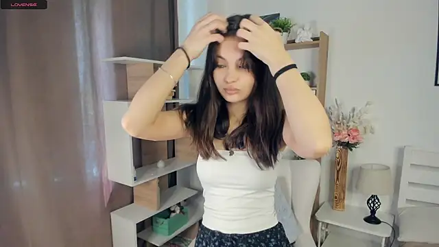 LupitaSolt online show from May 13, 8:12 am