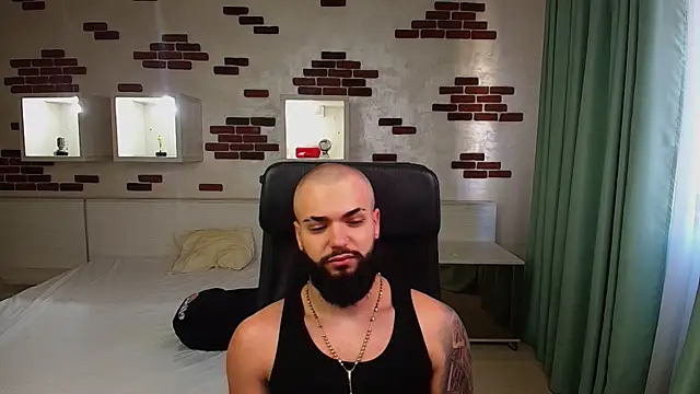 Snapshot of OscarWillss chatting on May 18, 4:18 am OscarWillss online show from May 18, 4:18 am