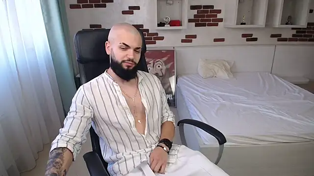 Snapshot of OscarWillss chatting on May 24, 5:01 am OscarWillss online show from May 24, 5:01 am
