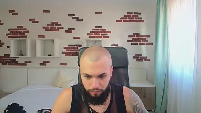 Snapshot of OscarWillss chatting on May 27, 4:53 am OscarWillss online show from May 27, 4:53 am
