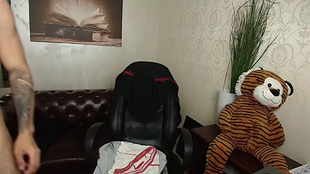 TroyWadee online show from May 16, 5:26 am