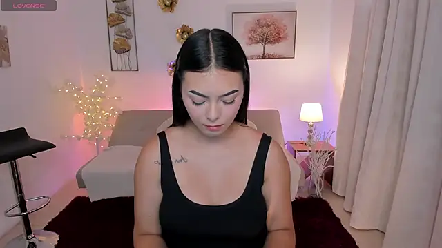 Snapshot of Emma_Moretti1 chatting on May 13, 1:52 pm Emma Moretti1 online show from May 13, 1:52 pm
