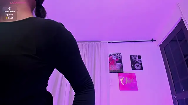 Snapshot of Emma_Moretti1 chatting on May 14, 1:18 pm Emma Moretti1 online show from May 14, 1:18 pm