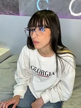 Snapshot of EmiliaBell_ chatting on May 29, 3:59 am EmiliaBell online show from May 29, 3:59 am