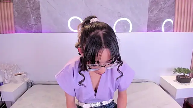 EmiliaBell  online show from June 20, 1:03 pm