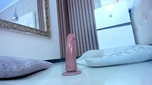 Snapshot of SaritaaHot chatting on May 26, 8:43 am SaritaaHot online show from May 26, 8:43 am