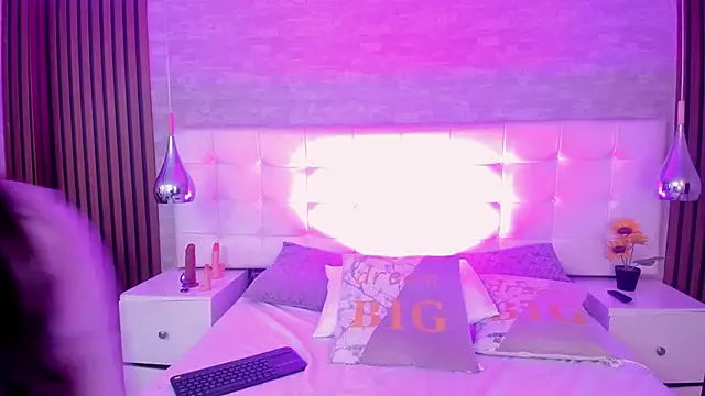 Snapshot of SaritaaHot chatting on May 27, 3:47 am SaritaaHot online show from May 27, 3:47 am