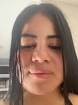 Snapshot of zoe_martinez chatting on May 25, 7:31 pm zoe martinez online show from May 25, 7:31 pm
