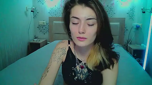 HarrisLola online show from May 30, 3:42 pm
