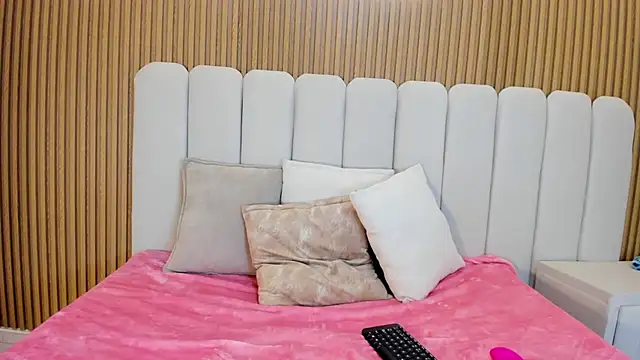 Snapshot of Sweet_Loove26 chatting on July 7, 6:47 am Sweet Loove26 online show from July 7, 6:47 am