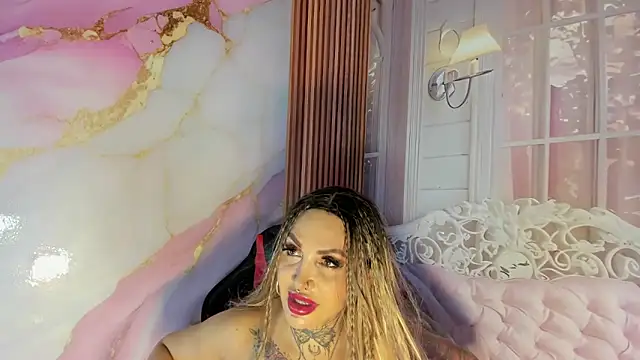 LaylaWatsson online show from May 22, 2:40 am