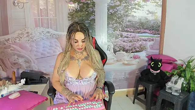 LaylaWatsson online show from May 24, 8:58 pm