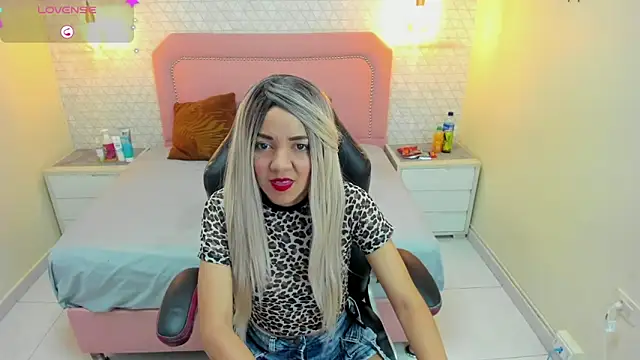 Snapshot of SAMANTHAGREGORY1 chatting on May 14, 7:31 pm SAMANTHAGREGORY1 online show from May 14, 7:31 pm