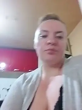 DiamondMia11 online show from May 26, 9:44 pm
