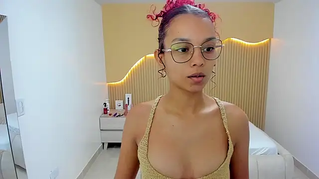 GINAMORELO online show from June 14, 1:13 pm