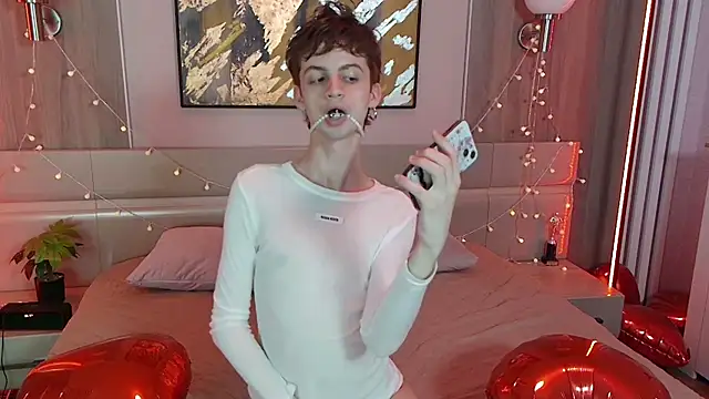 Snapshot of Bimbo_boy_ chatting on May 19, 1:28 pm Bimbo boy online show from May 19, 1:28 pm