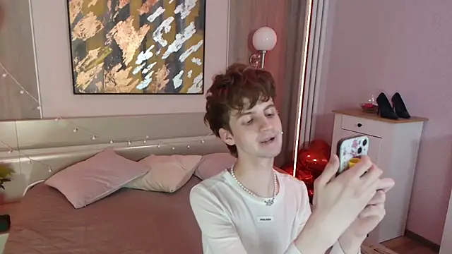 Snapshot of Bimbo_boy_ chatting on May 29, 1:42 pm Bimbo boy online show from May 29, 1:42 pm