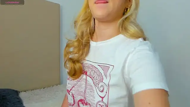 Alesssia Moon online show from July 7, 12:31 pm