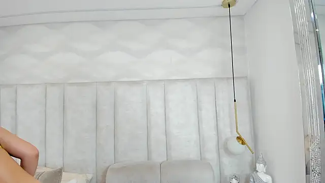 Snapshot of Aurora_bellamont chatting on May 28, 8:39 pm Aurora bellamont online show from May 28, 8:39 pm