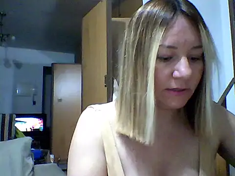 Snapshot of AllisonLove2 chatting on May 30, 10:40 pm AllisonLove2 online show from May 30, 10:40 pm