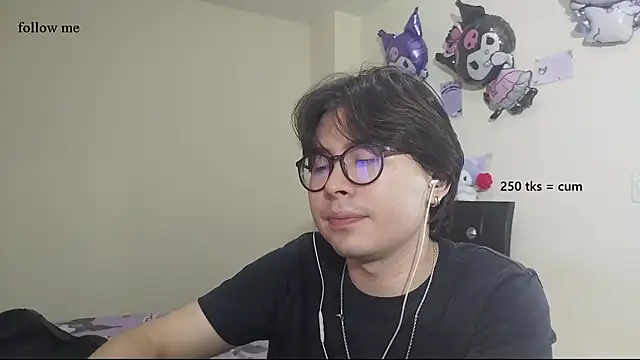 Snapshot of kuromi_boy chatting on May 22, 12:07 am kuromi boy online show from May 22, 12:07 am