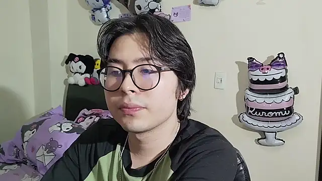 Snapshot of kuromi_boy chatting on May 23, 1:55 am kuromi boy online show from May 23, 1:55 am