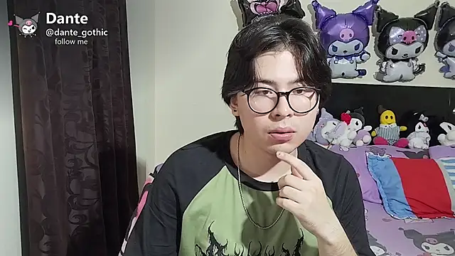 Snapshot of kuromi_boy chatting on May 28, 5:49 am kuromi boy online show from May 28, 5:49 am