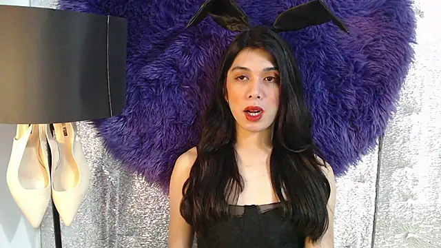 Snapshot of RoseAmarie chatting on May 11, 1:44 am RoseAmarie online show from May 11, 1:44 am