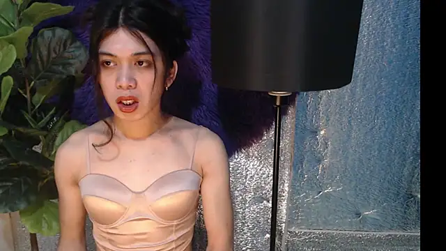 Snapshot of RoseAmarie chatting on May 22, 5:25 am RoseAmarie online show from May 22, 5:25 am