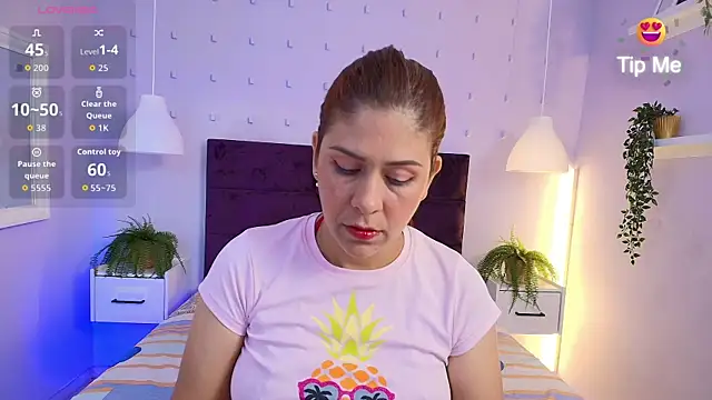 Snapshot of Sirenyrouss chatting on May 28, 3:59 am Sirenyrouss online show from May 28, 3:59 am