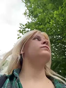 Snapshot of Flora_LifeSecret chatting on May 26, 12:45 pm Flora LifeSecret online show from May 26, 12:45 pm