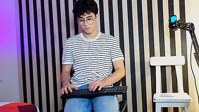 MikeVoss  online show from May 27, 7:33 pm