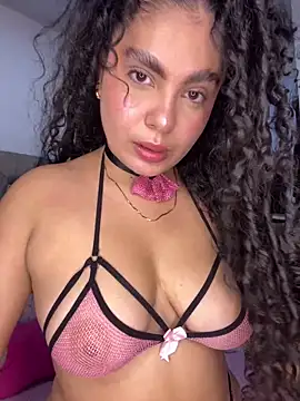 Snapshot of Yassy_11 chatting on June 19, 7:17 pm Yassy 11 online show from June 19, 7:17 pm