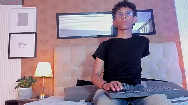 kairox  online show from May 15, 3:35 am