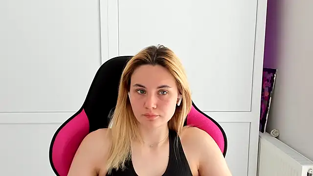 Snapshot of Emma_starrs_ chatting on May 27, 12:02 pm Emma starrs online show from May 27, 12:02 pm
